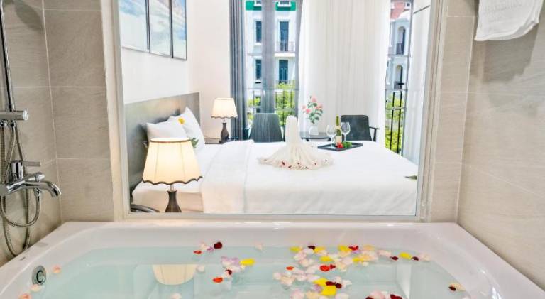 The Enchanted Ha Long Hotel - Bai Chay Beach — photo 4