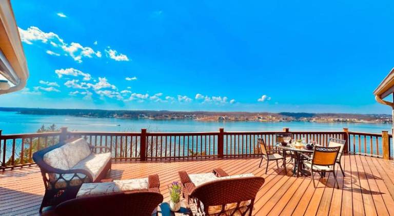 Vacation home | Perfect for remote work | Pets are welcome in Lake Ozark, MO