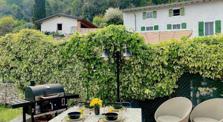 House with pool — photo 4