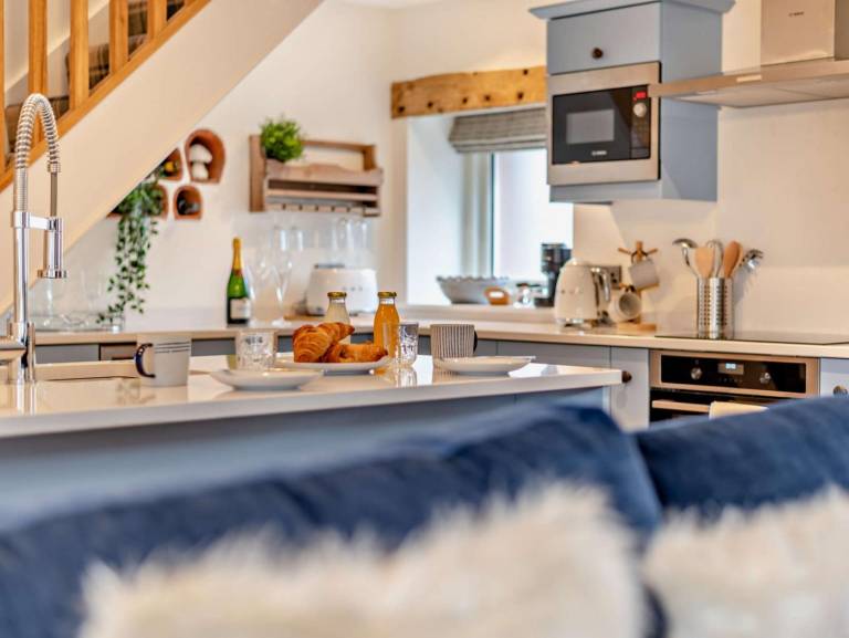Fully equipped charming cottage with grill, jacuzzi & yard | Pets are welcome — photo 3