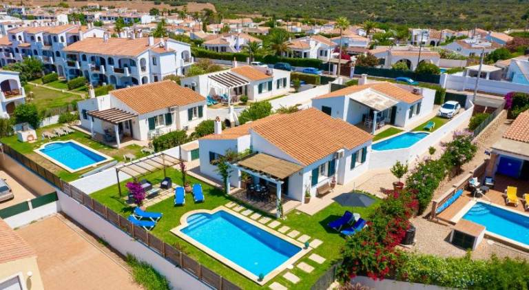 Villa with yard, private pool & terrace | Beach nearby | Pets allowed — photo 3