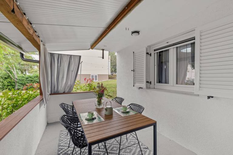 Holiday apartment with patio — photo 4