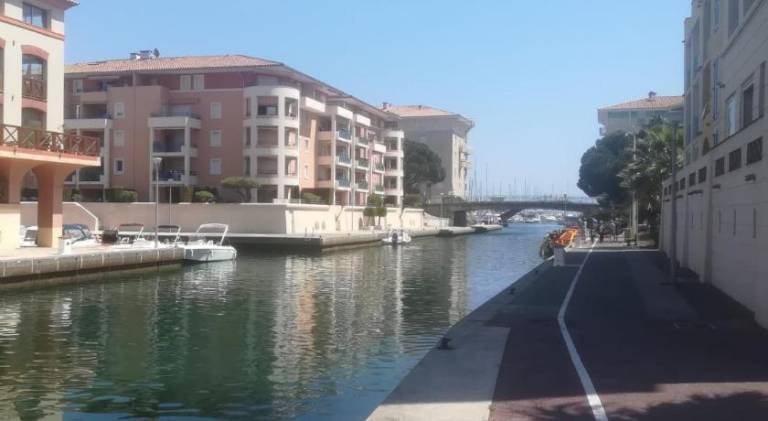 Apartment with 2 rooms for 4 persons in Fréjus