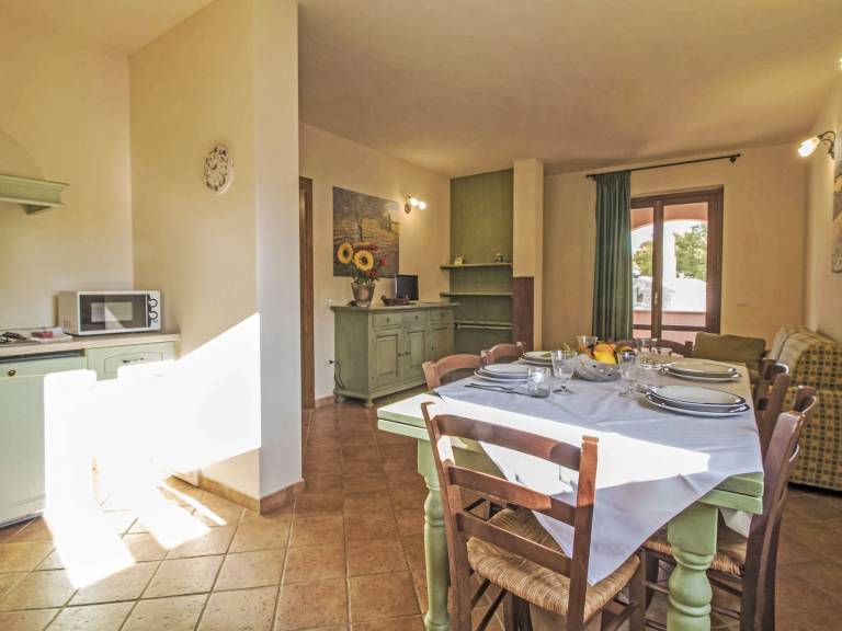Family-friendly apartment with BBQ, patio & yard | Pet-friendly — photo 4