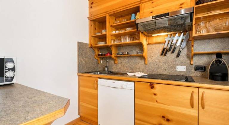 Serviced apartment with sauna & yard — photo 4