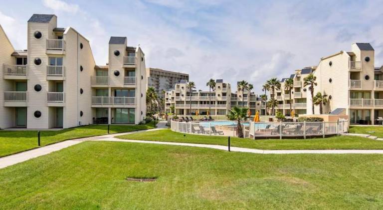 Spectacular Ocean-View Condo in Beachfront Resort, Heated Pool — photo 5