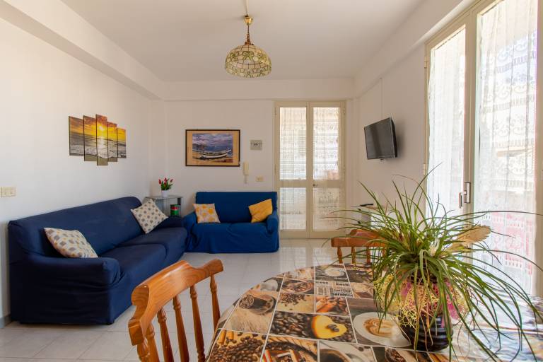 Fully equipped rental apartment with fast internet | City view | Next to the beach | Suitable for remote work | Pet-friendly — photo 5