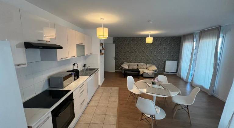 Holiday apartment with 3 rooms for 6 persons in Rosny-sous-Bois