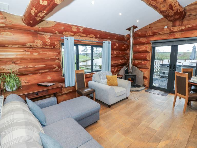 Child-friendly cottage with jacuzzi & yard | Dogs allowed — photo 2