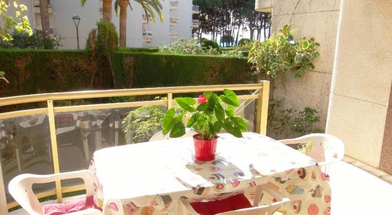 Holiday apartment with garden, terrace & barbeque | Next to the beach | Pets allowed — photo 2