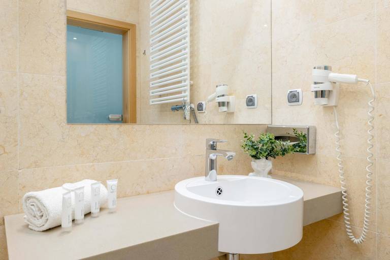 Su kowskiego 4C Ko obrzeg Stylish Studio Air Conditioning Sauna Swimming Pool — photo 4