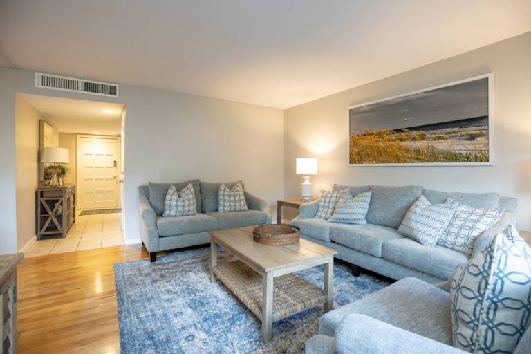 2233 Heritage: Walk to the RBC Heritage from this Pet Friendly Villa. — photo 3