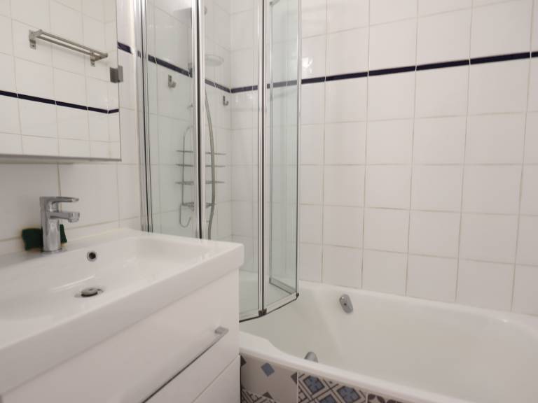 Renovated Apartment in Village Center Near Slopes, Sleeps 5 — photo 4