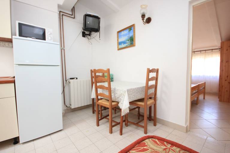 Rental apartment with garden, pool & grill — photo 3