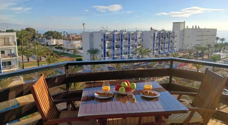 Rental apartment with pool in Roquetas de Mar