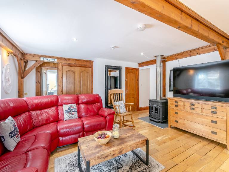 Family-friendly pleasant cottage with patio & yard | River view | Pet-friendly — photo 3