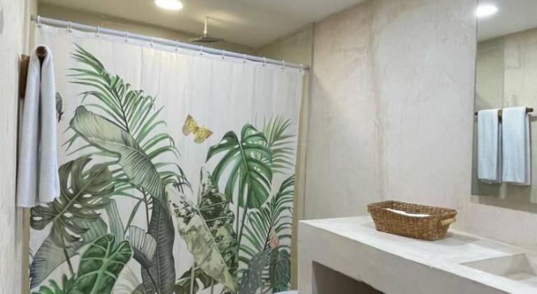 Nice serviced apartment with yard, private pool & patio | Suitable for remote work | Dogs allowed — photo 2
