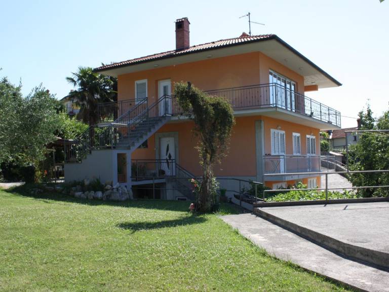 Apartment with patio, yard & barbecue in Opatija
