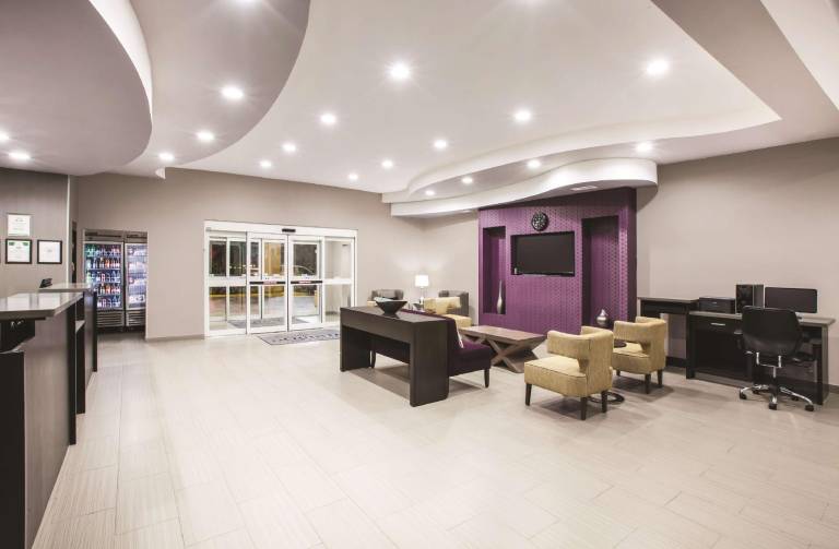 La Quinta Inn & Suites by Wyndham Baton Rouge Denham Springs — photo 3