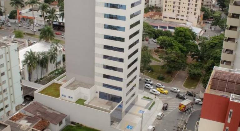 Serviced apartment with patio, pool & yard — photo 4