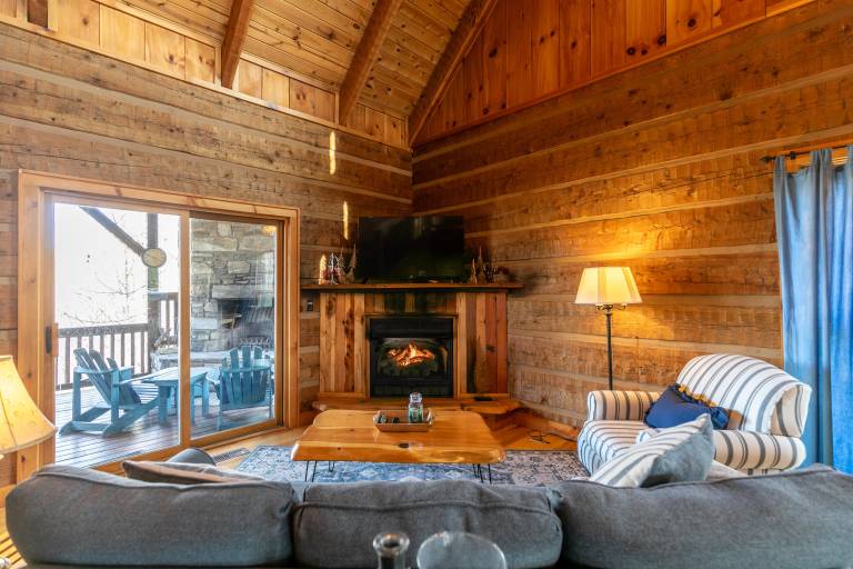 Walk in the Clouds - Rustic Cabin with Hot Tub, Outdoor fireplace, Fenced Dog Area — photo 5