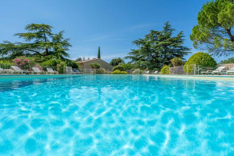 Appartement en copropriété  La Roque-sur-Pernes