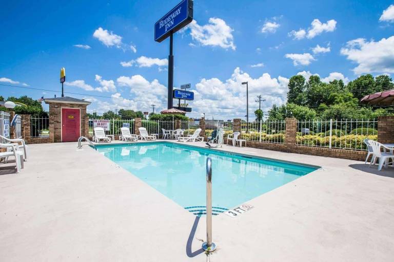 Rodeway Inn Expo Center — photo 2