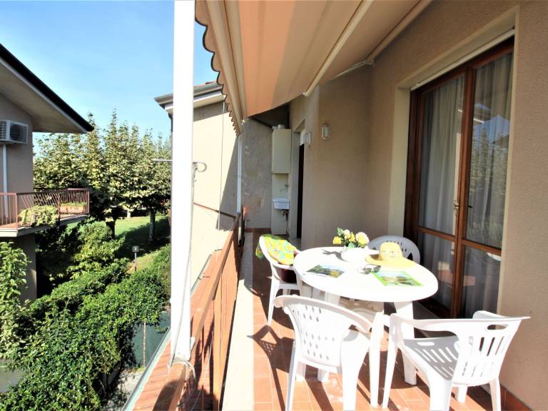 Rental apartment with yard — photo 4