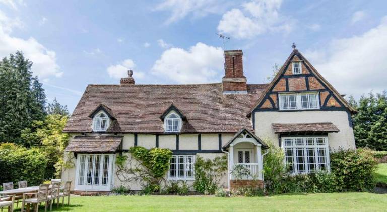 House with 6 rooms for 13 persons in Evesham