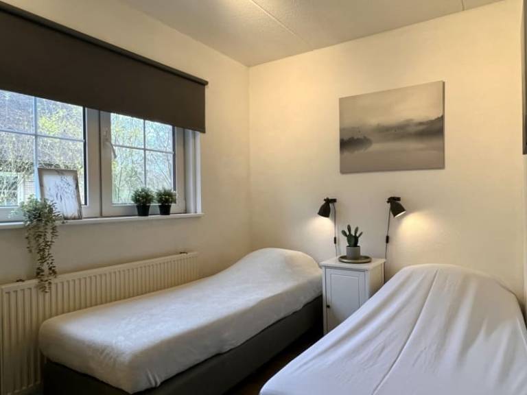 Ample villa with heated pool, garden & patio | Pets allowed — photo 4