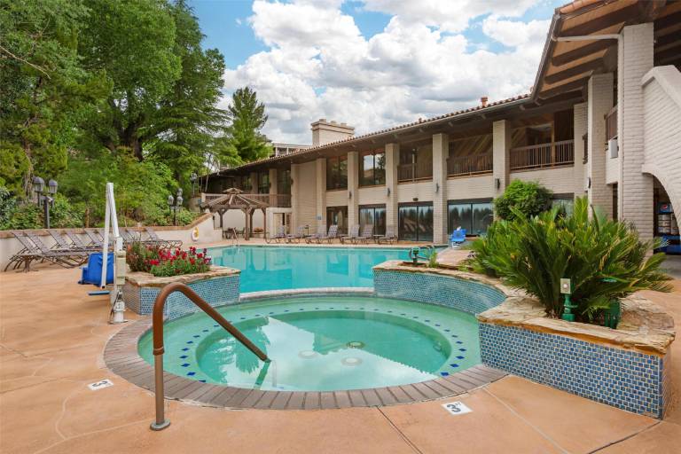 Best Western Plus Arroyo Roble Hotel & Creekside Villas — photo 2