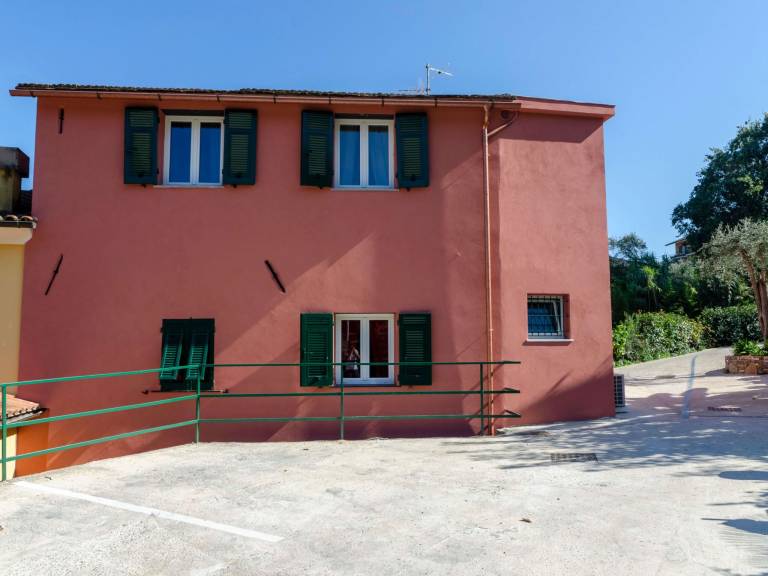 Wohnung im zweiten Stock mit Parkplatz und Garten — photo 4