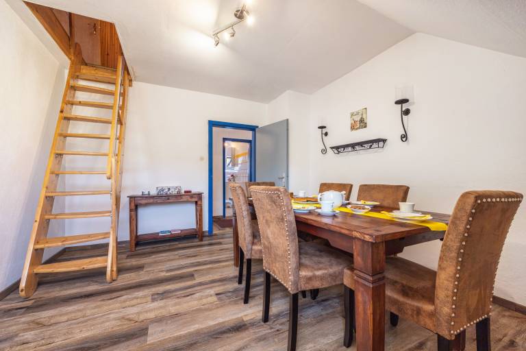 Apartment with BBQ & garden | Garden view — photo 5