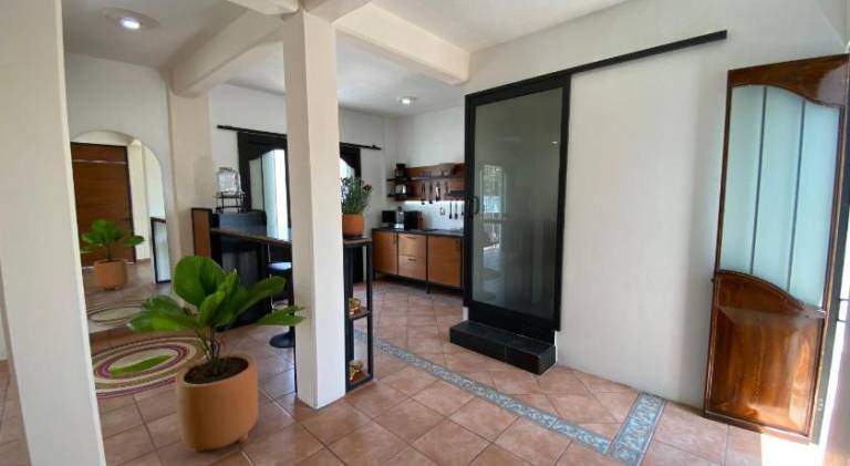 Rental apartment with patio — photo 4