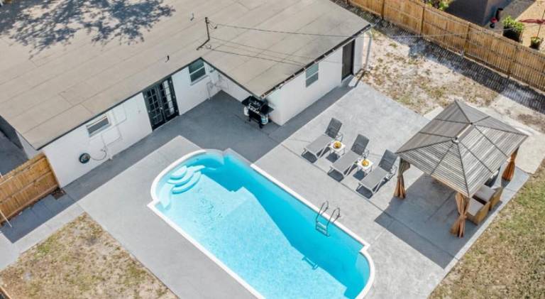 House with pool | Pets allowed — photo 5