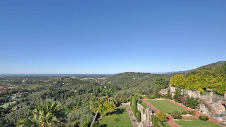 Family-oriented ample villa with grill, jacuzzi & private pool | Pet-friendly — photo 3