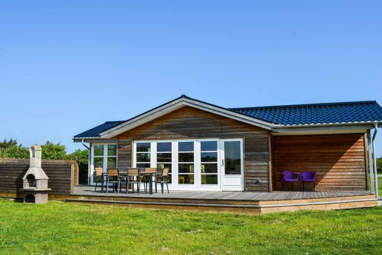 Vacation home with grill & terrace — photo 3