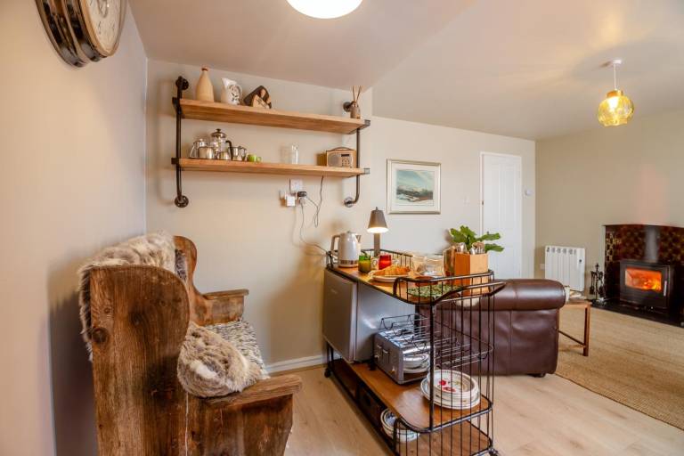 Vacation home with yard & barbeque | Water view | Pet-friendly — photo 3