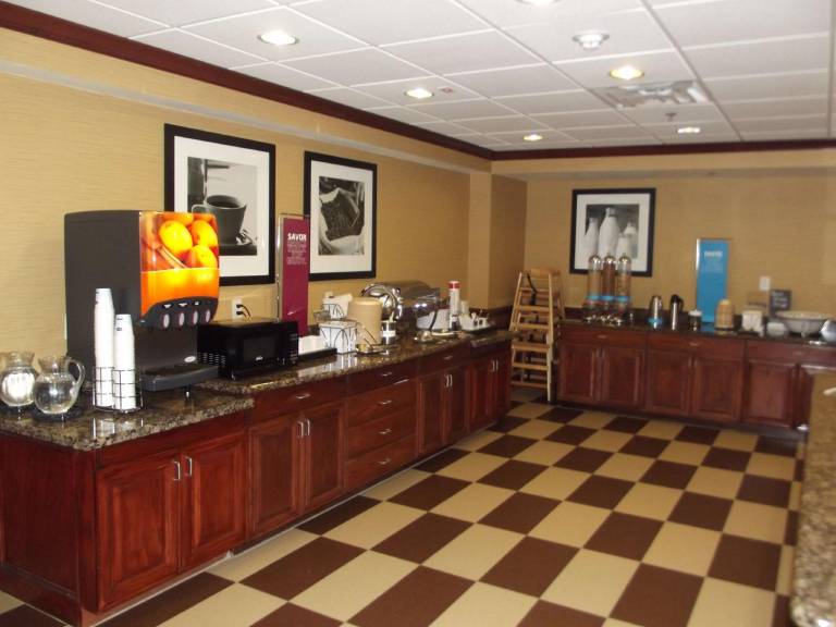 Hampton Inn & Suites Gainesville — photo 4