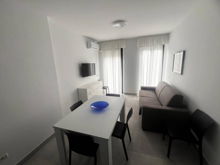 Family-friendly beautiful rental apartment with patio | City view | Beach nearby | Dogs allowed — photo 4