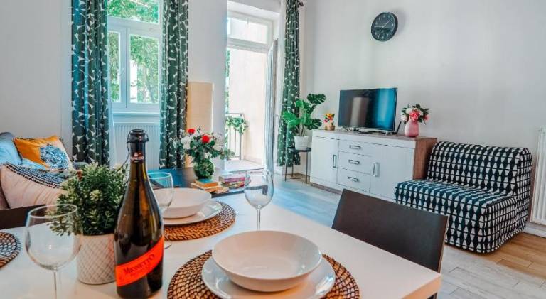 Serviced apartment with patio & garden — photo 3