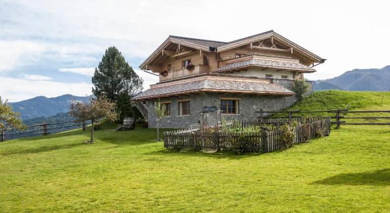 Chalet with pool & hot tub in Flachau