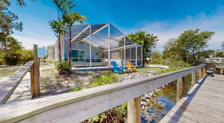 Vacation home with pool | Pet-friendly — photo 4