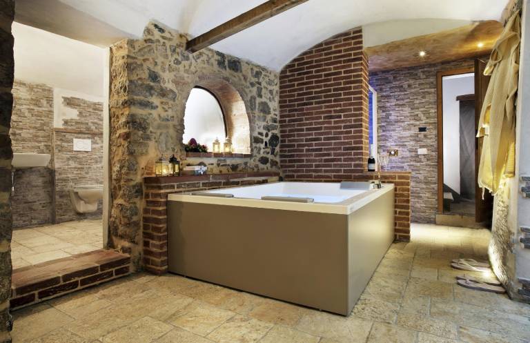 Vacation home with hot tub & sauna — photo 2