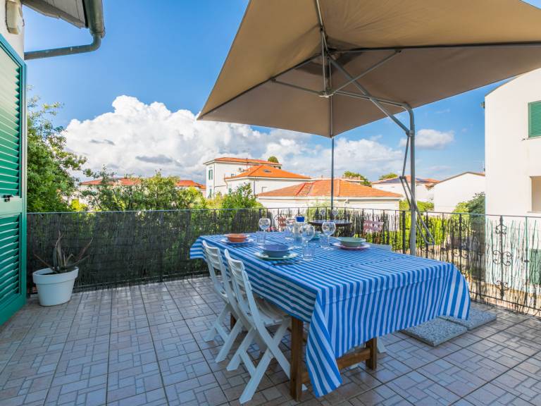 Holiday apartment with garden & patio | Beach nearby | Pet-friendly — photo 4