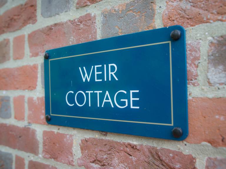 Cottage with garden — photo 3