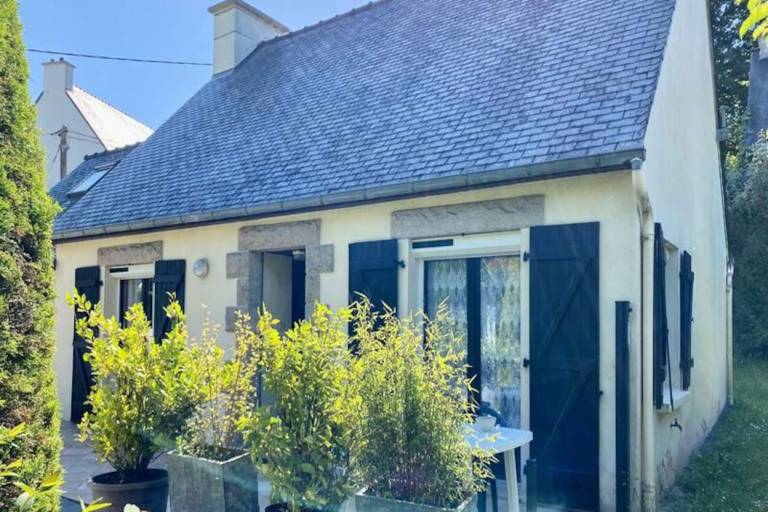 Apartment with barbecue, terrace & garden | Garden view | Pets are welcome in Perros-Guirec