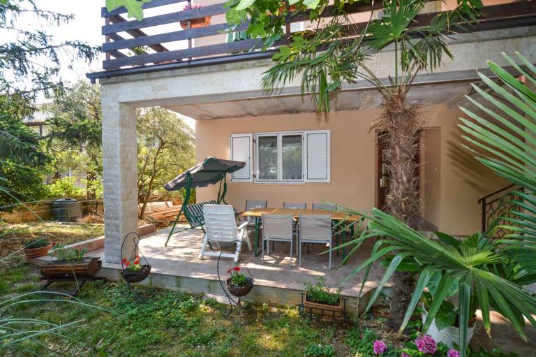 Holiday apartment with private pool, garden & barbecue | Pet-friendly in Medulin