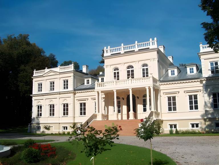 Beautiful serviced apartment with yard, hot tub & patio | Pets are welcome in Lódz