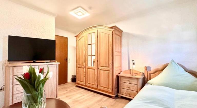 Hotel Deutsches Haus mit WLAN und Parkplatz, HDZ und Kliniken in der Nahe, direkt an der A2 und A30 in Bad Oeynhausen